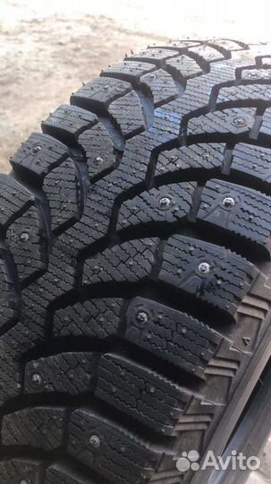 Bridgestone Blizzak Spike-01 215/65 R16