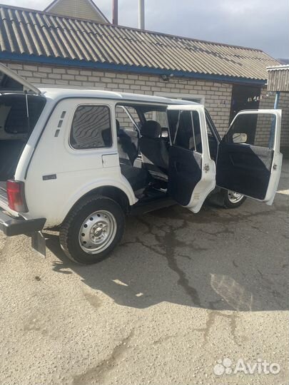 LADA 4x4 (Нива) 1.7 МТ, 1999, 100 000 км