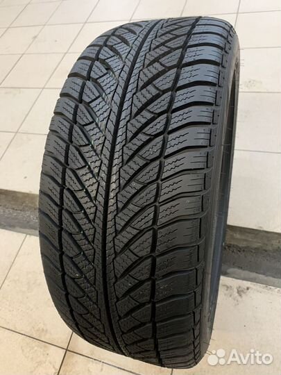 Goodyear UltraGrip 8 Performance 245/45 R18 100V