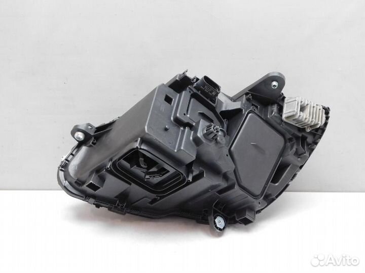 Фара правая Mercedes-Benz C-Class