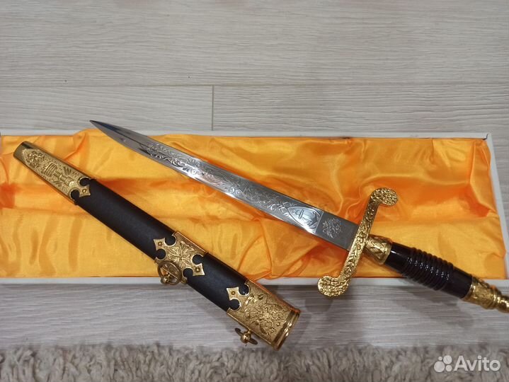 Нож с ножнами