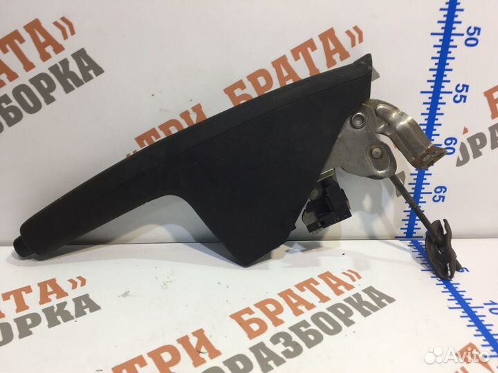 Шкода Рапид Ручка отпускания ручного тормоза