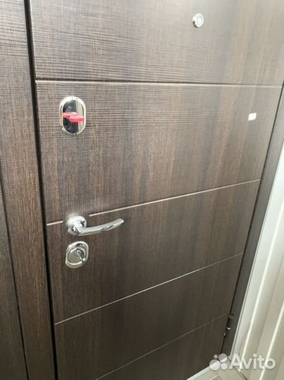 Дверь. Чикаго. Дуб. Шале