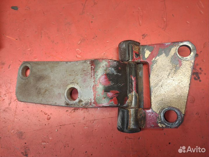 Петля двери багажника Patrol Safari Y60 1987-1997г