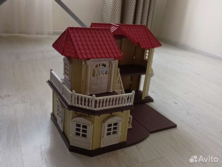 Домик кукольный