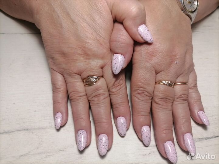 Модель на маникюр