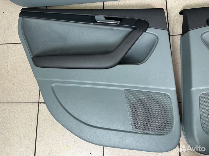 Обшивки дверей комплект Audi A3 8P 2008