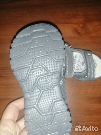 Сандали новые