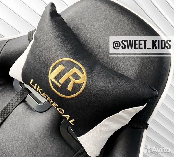 Компьютерное кресло с подножкой