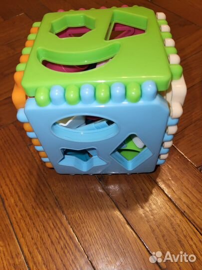 Развивающий кубик сортер