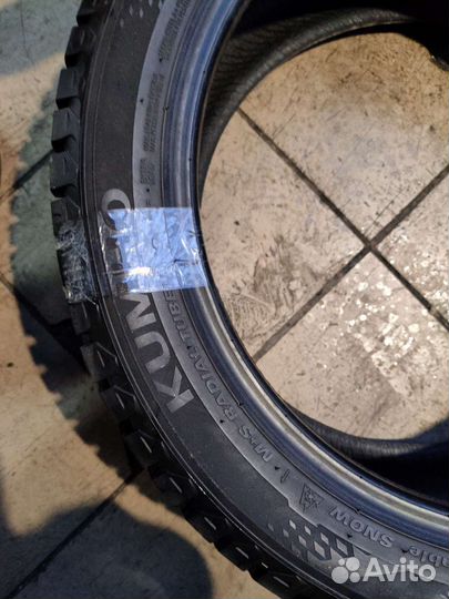 Kumho WinterCraft Ice Wi32 225/45 R17 94T