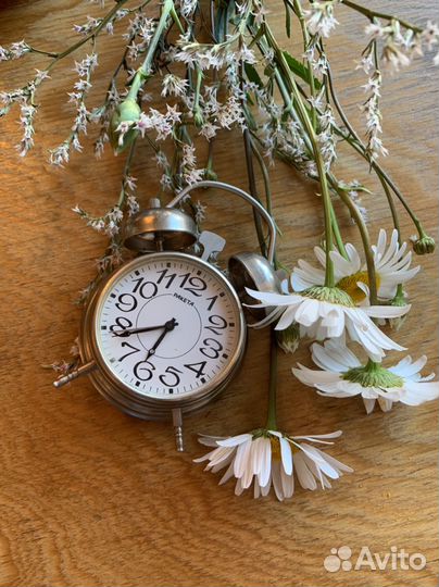 Винтажный будильник ракета