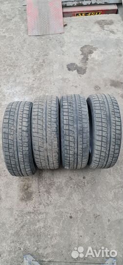 Bridgestone Blizzak Revo GZ 225/60 R17 99S