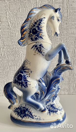 Штоф фарфоровый статуэтка Лошадь