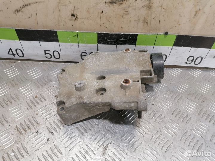 Кронштейн компрессора кондиционера Ssang yong Kyro