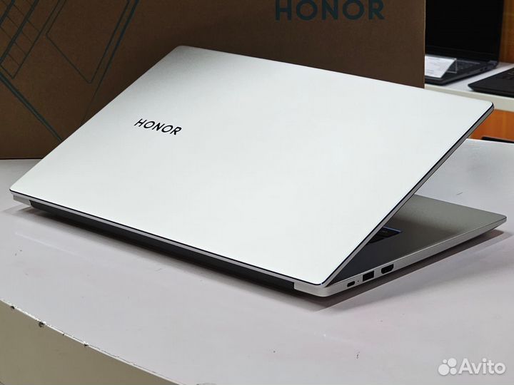 Ноутбук Honor 15.6''IPS Ryzen 7 16GB SSD 512Gb