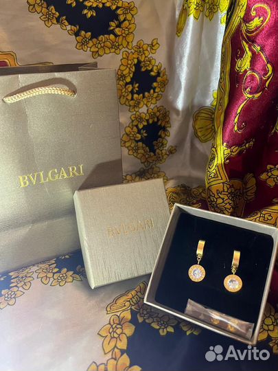 Серьги в стиле bvlgari с меняющимися фианитами