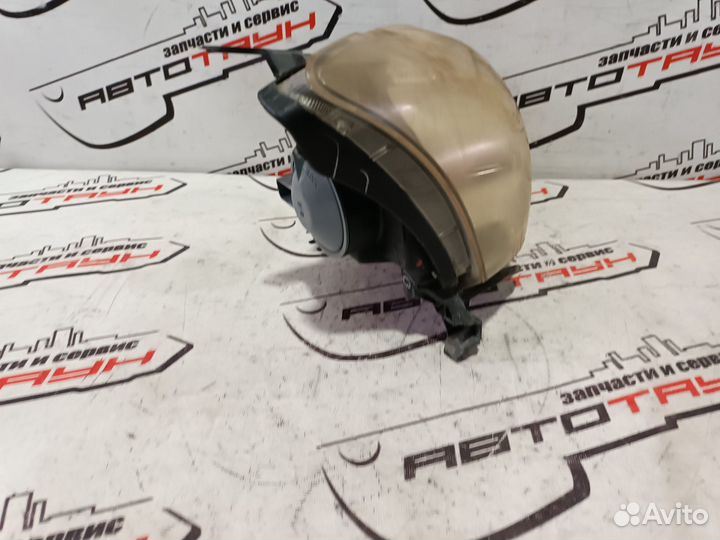 Фара toyota avensis ADT250 ADT251 AZT250 AZT250W AZT251 AZT251W AZT255 AZT255W CDT250 ZZT250 ZZT251