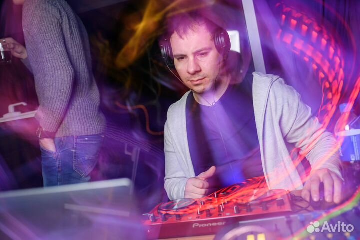 Диджей, звукооператор