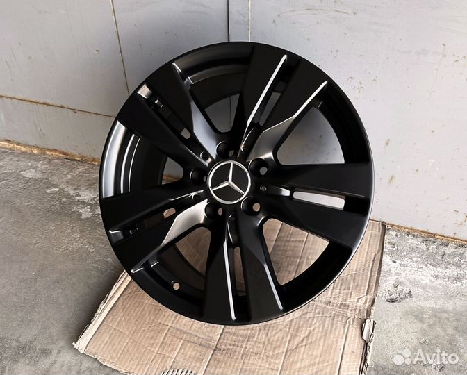 Разноширокие литые диски R17 Mercedes E class