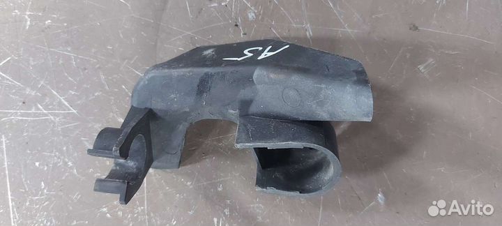 Кронштейн защита жабо на Audi A5