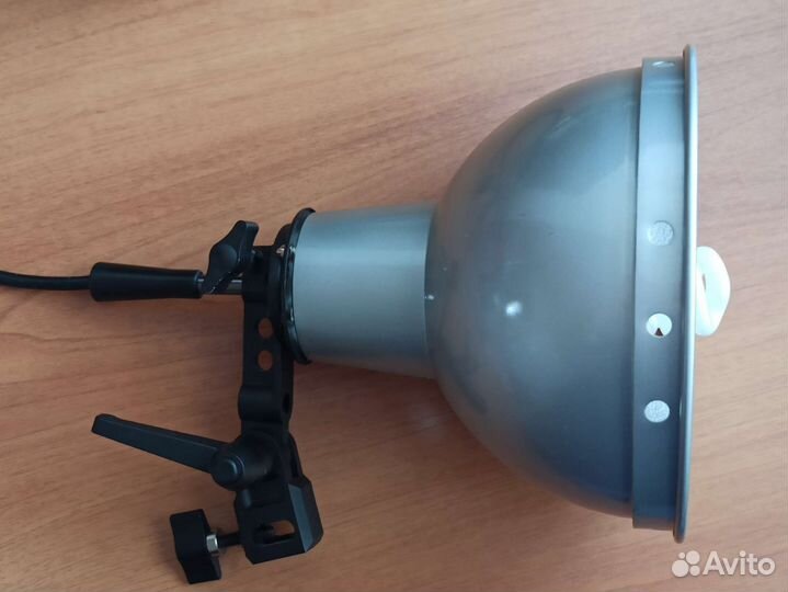 Постоянный свет с рефлектором