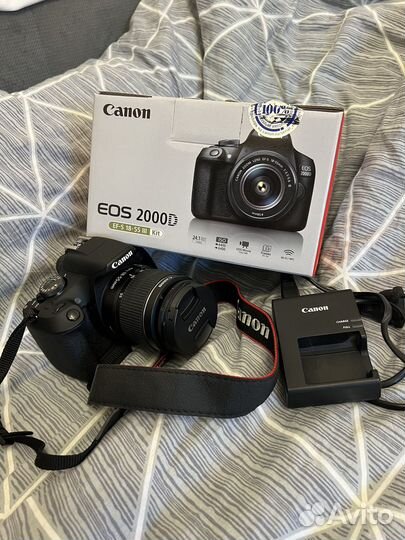 Зеркальный фотоаппарат Canon EOS 2000D