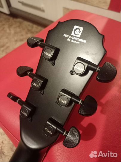 Акустическая гитара 