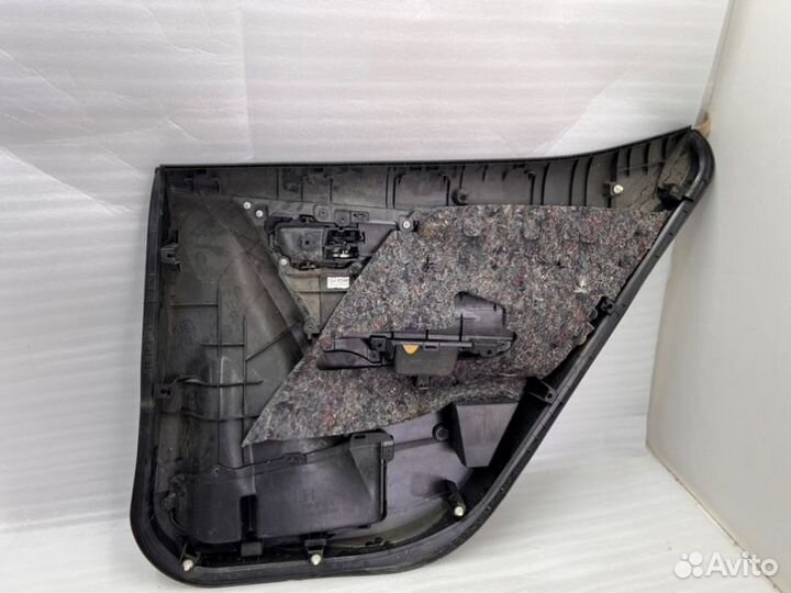 Обшивка двери задняя левая Toyota Coroiia