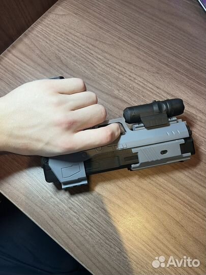 Игрушечный пистолет с вылетающими гильзами