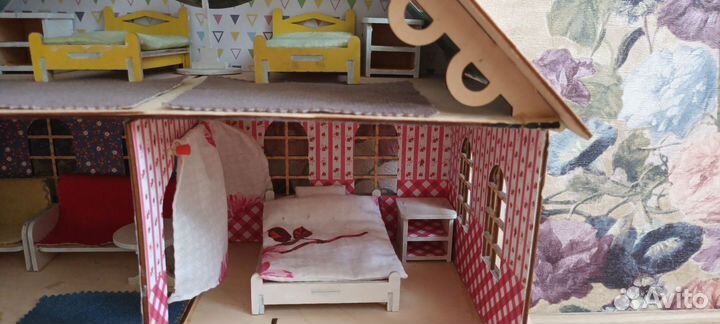 Кукольный домик с мебелью