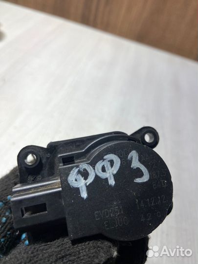 Моторчик заслонки отопителя Ford Focus 3