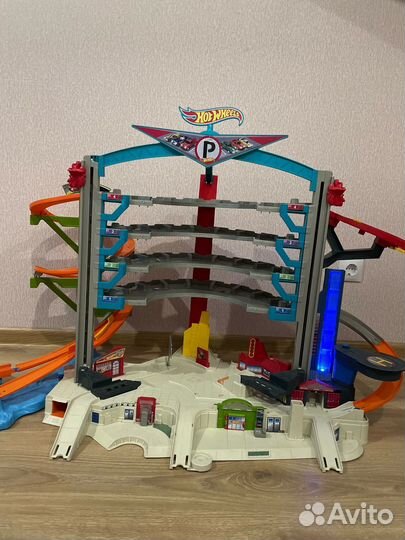 Hot wheels гараж-парковка-трек(хот вилс) с акулой
