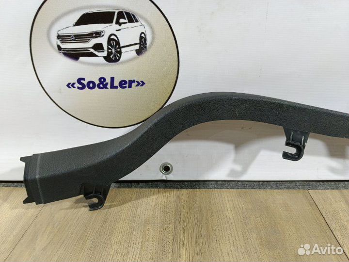Накладка на порог салона левая Volkswagen Passat