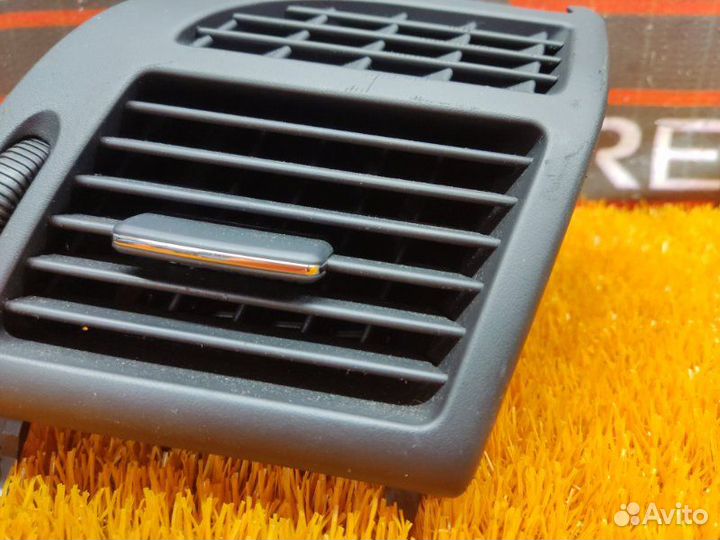 Дефлектор воздушный правый Mercedes-Benz E-Class