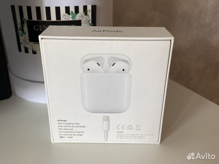 Коробка от AirPods наушников