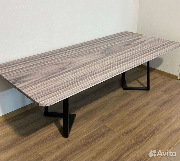 Письменный стол