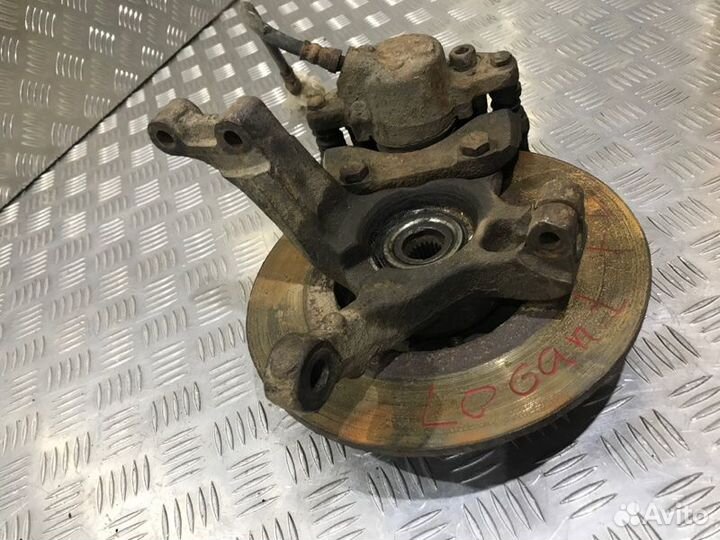 Поворотный кулак передний левый Renault Logan