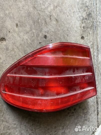 Задний левый фонарь наружний Mercedes 210 e210