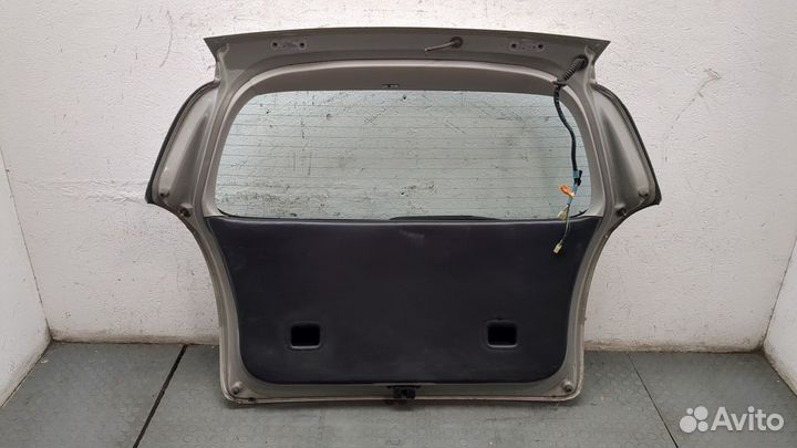 Крышка багажника Toyota Corolla Verso, 2003