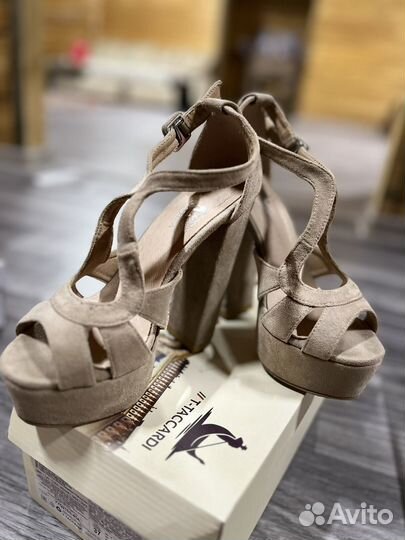 Босоножки женские 37 размер