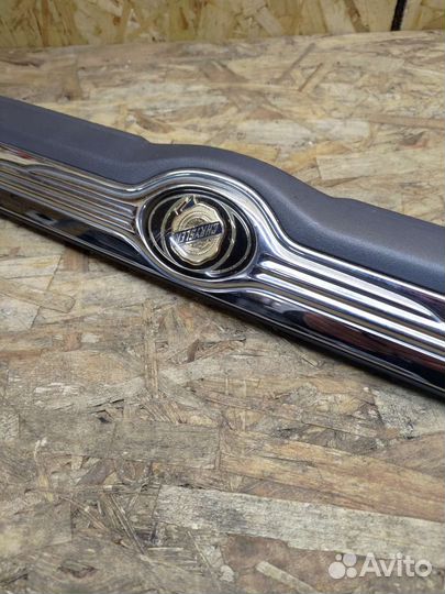 Накладка хром с подсветкой Крайслер Вояджер 01-07г