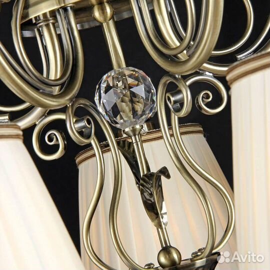 Люстра Maytoni в спальню классика