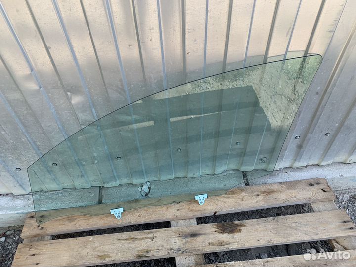 Стекло передней правой двери Nissan Qashqai +2