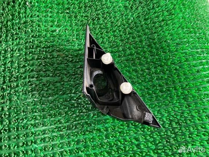 Уголок двери прав. перед. Toyota land cruiser, Lx4