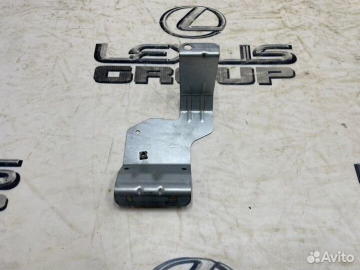 Кронштейн троса капота Land Rover Range Rover Vela