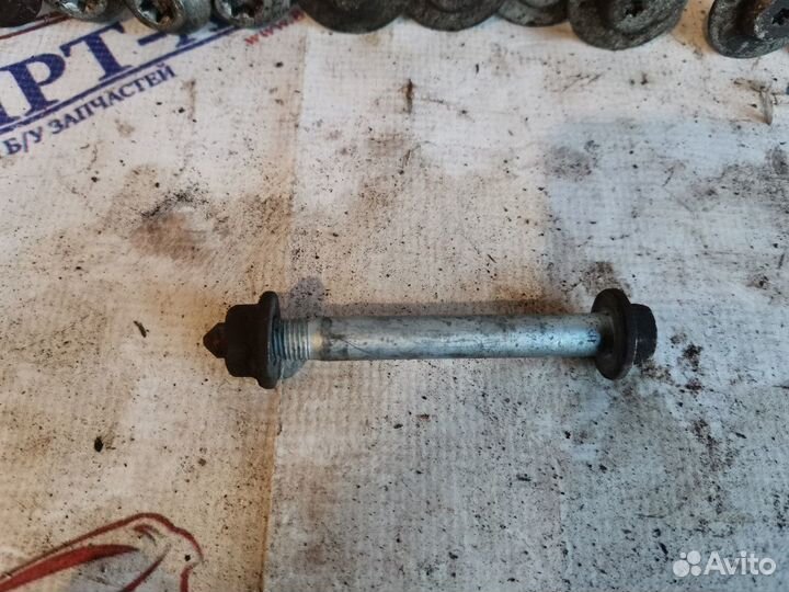 Болты задних рычагов Peugeot 407