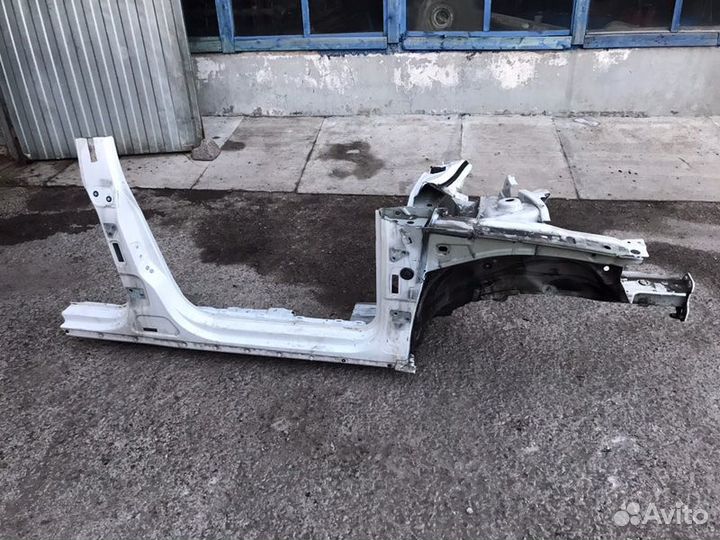 Центральная стойка кузова правая Vw Passat Cc B6