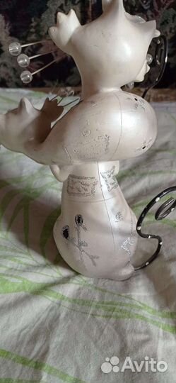 Статуэтка +