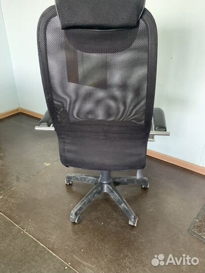 Офисное кресло